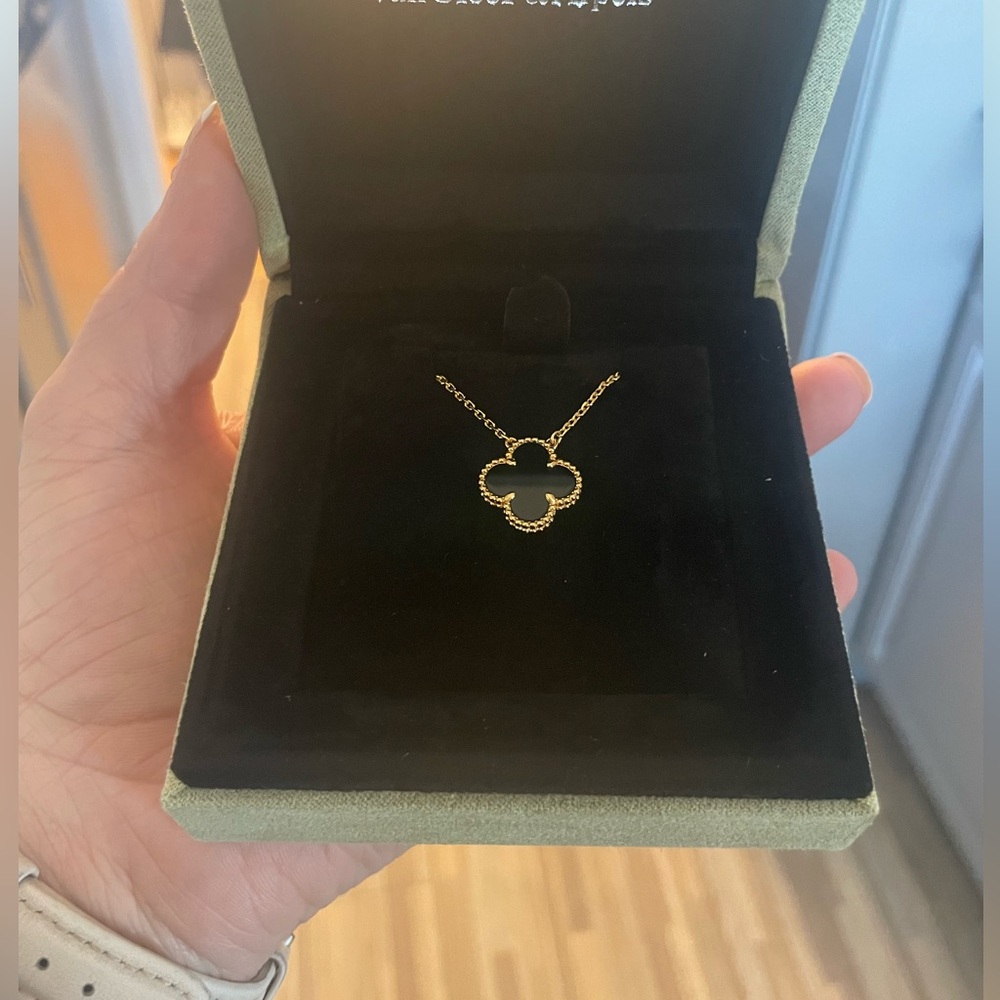 Clover Necklace onyx 14k Gold Chain Color